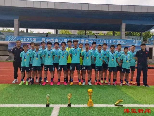 周政杰骆明劼化身“冤种兄弟”，无惧挑战，拒绝被定义探班当天，剧组正在拍摄周政杰、骆明劼两人创业之初遭遇的第一个困境